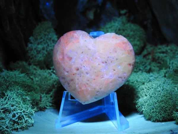 Nakauriite Heart-Fluorescent - Image 4